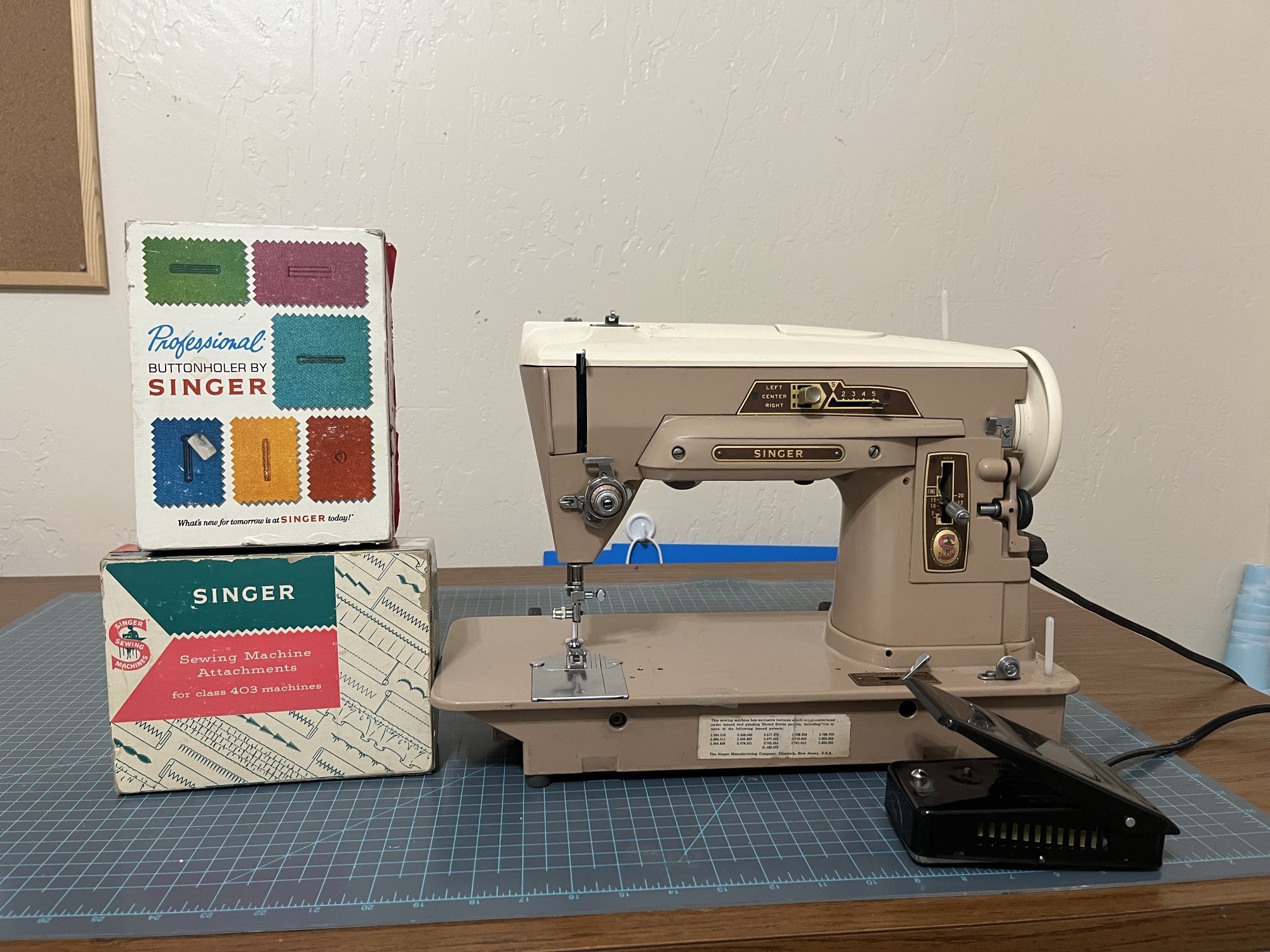 Singer 403A Sewing Machine