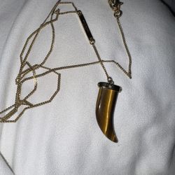 EUC Henri Bendel Tigers Eye Horn Pendant Necklace 