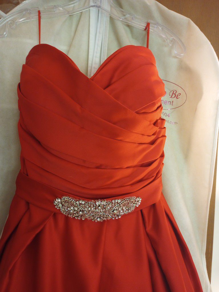 UNIQUE Red Ball Gown Size 20  W/ Sparkle & Pockets! 