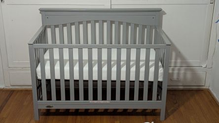 29.5" x 55" Graco Benton Convertible Crib