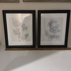 Set of wall pictures