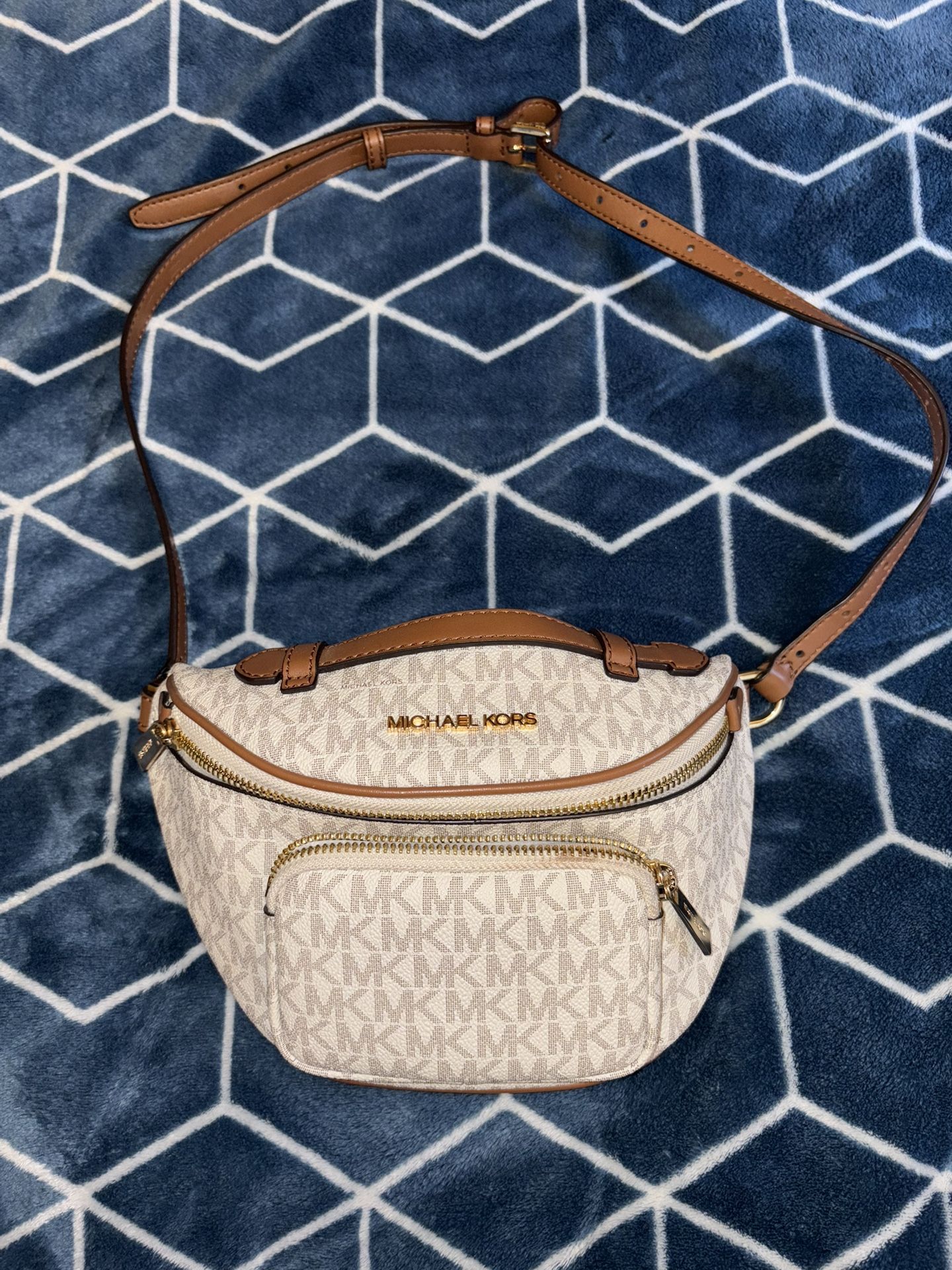 NEW MICHAEL KORS FANNY PACK