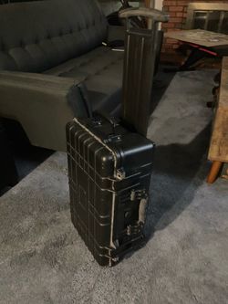 Apache 5800 rolling case