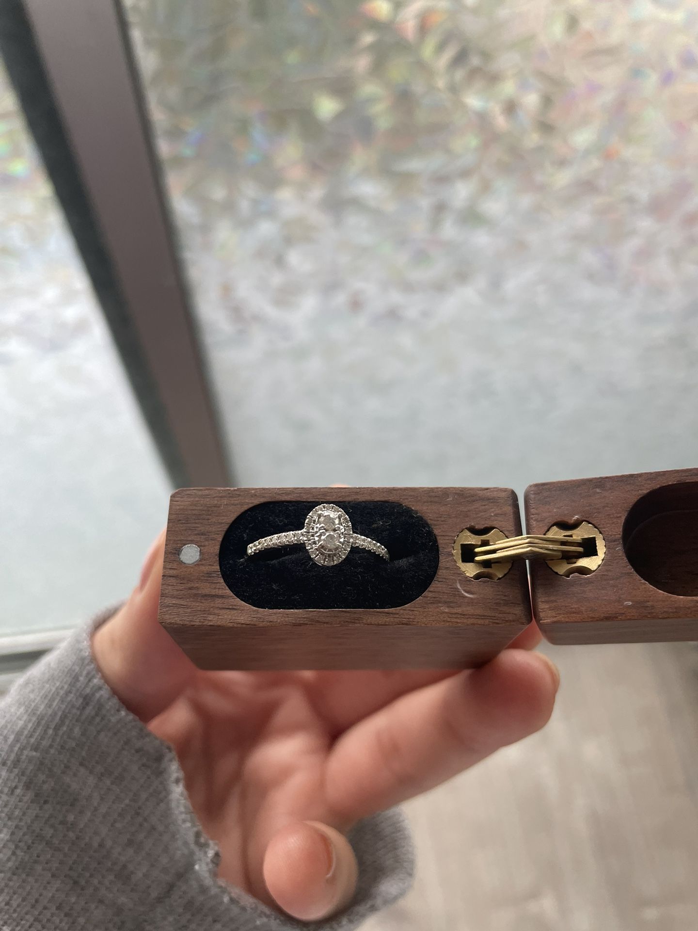 10K White Gold Oval Diamond  Ring – 1/5 CT