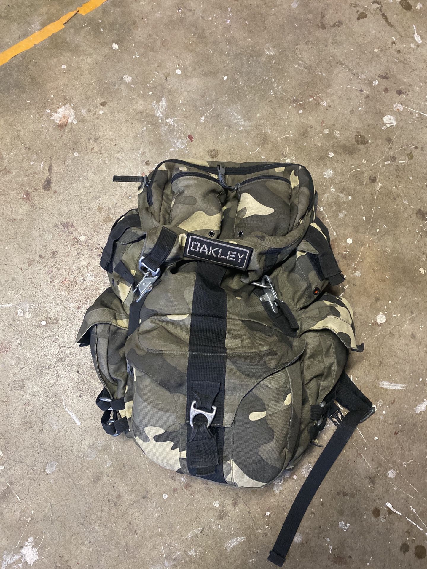 Oakley 30L Camo Backpack