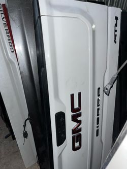 GMC & CHEVY TAILGATES DOORS MIRRORS