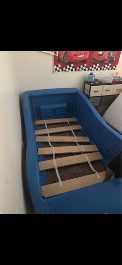 Little tikes twin car bed w/like new mattress