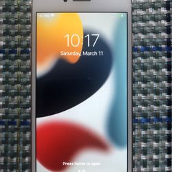 Apple iPhone 7 32GB Unlocked For Any Carrier Like New!