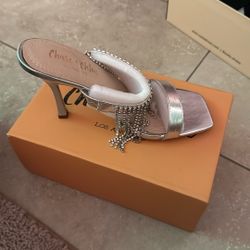 New Woman’s High Heel Size 7