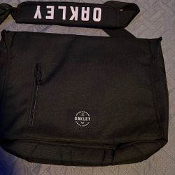 Oakley Computer / Messenger Bag
