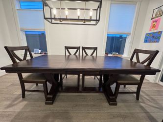 Dining Table with 6 chairs