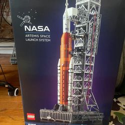 Lego NASA Artemis Space Launch System