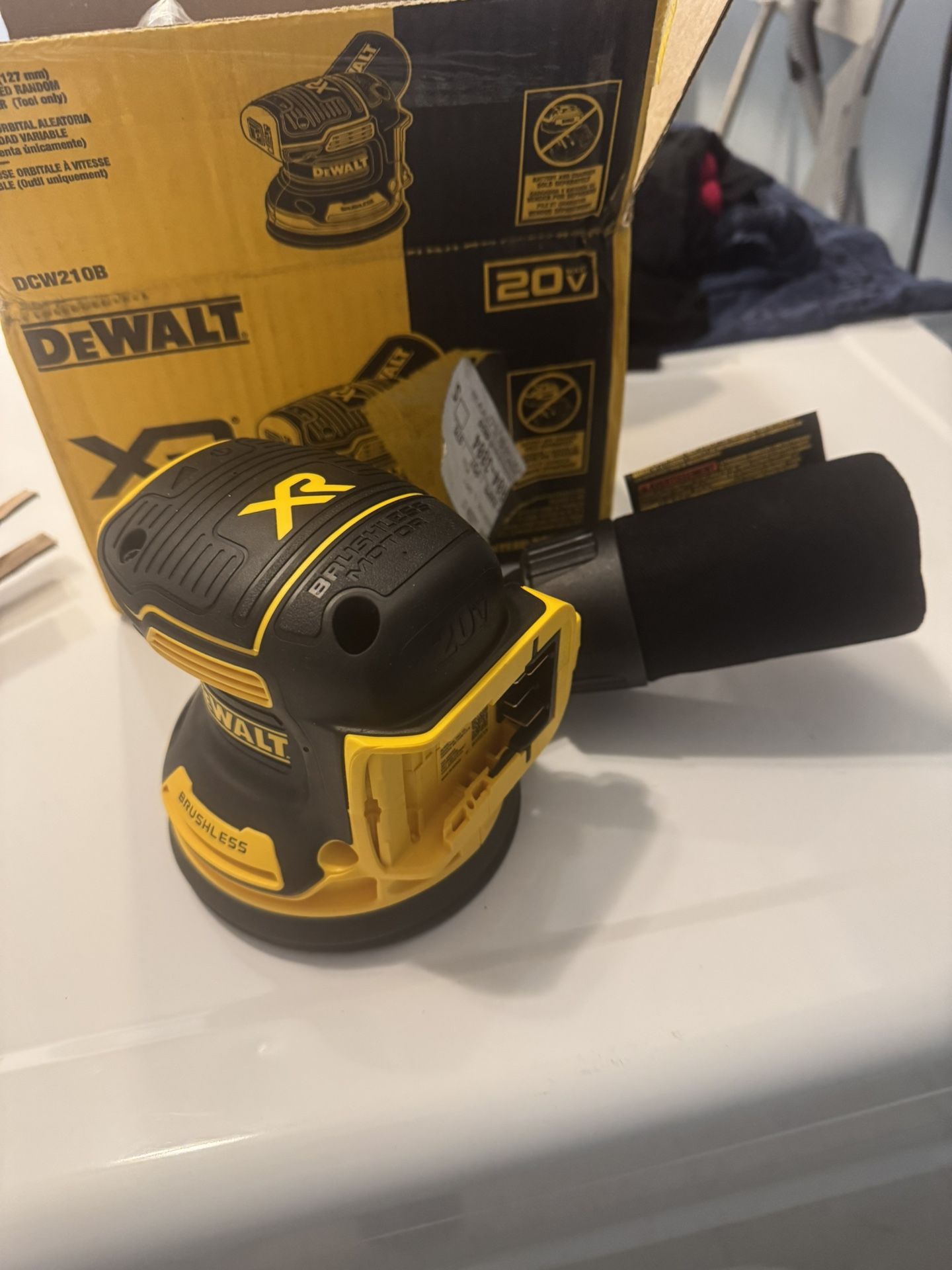 DEWALT 20V MAX XR Cordless Brushless 5 in. Random Orbital Sander (Tool Only) 2025 model BRAND NEW 