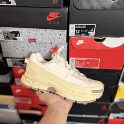 DS Nike Zoom Vomero Roam Pale Ivory Light Khaki size 7.5M 9W 