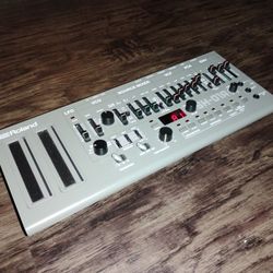 Roland sh-01a Desktop Synth 