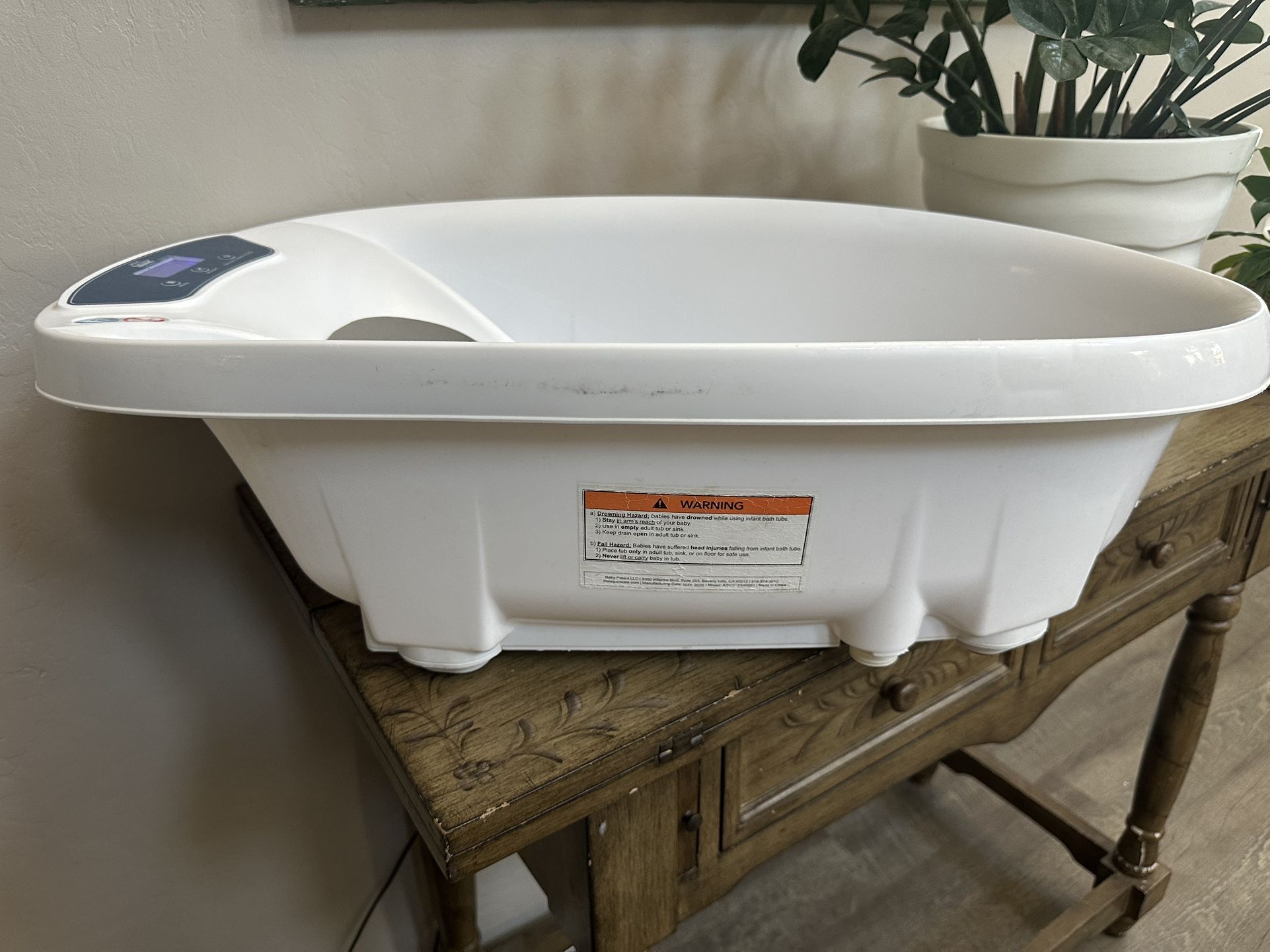 Aqua Scale Gen 3 Baby Bath – Tracks Weight & Water Temp!