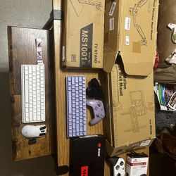 Gamin Desk With Accessories