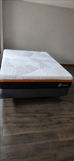 Newer Queen Zinus 12" Hybrid Copper Memory Foam Mattress, Boxspring and Metal Bed Frame
