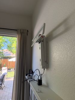 Motorized Pull-Down TV Wall Mount – White – Remote Controlled