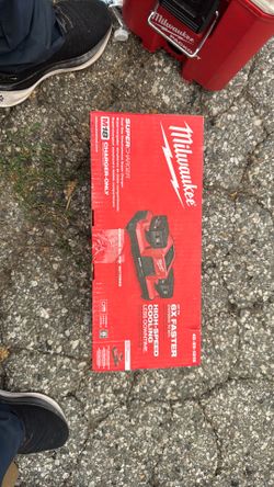 Milwaukee M18 SUPER CHARGER Dual Bay Simultaneous super charger (charger-only)