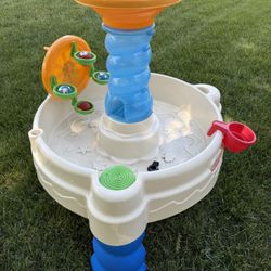 Little Tykes Spiralin’ Seas Water Table