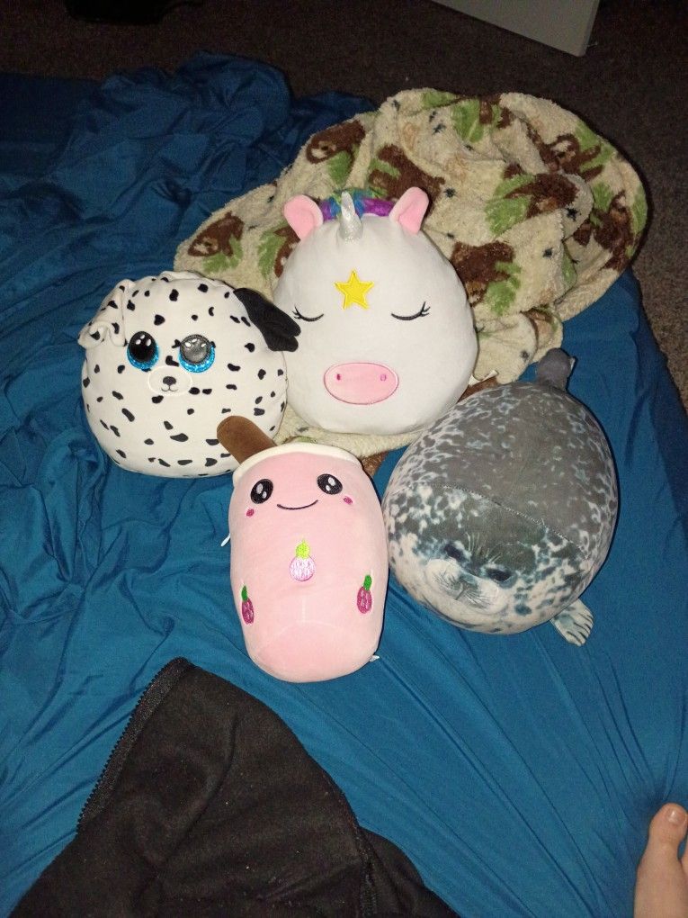 Squishmallows/ Stuffed Animals