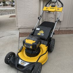 DEWALT 20V MAX 21 in. Brushless Cordless Battery Powered Self Propelled Lawn Mower (Tool Only)
