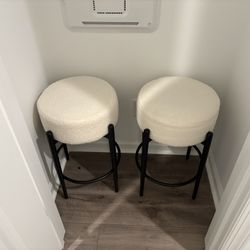 24" Counter Height White Bar Stools