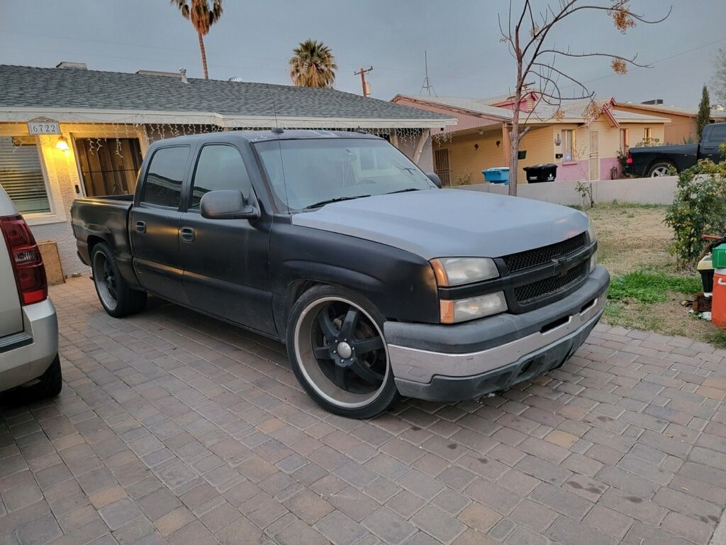 Chevy Silverado 4 Puertas Negra
