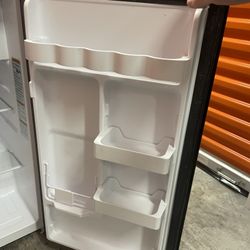 Haier Mini Fridge 3.3 Cu Ft — Model HC33SW20RB