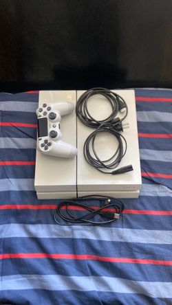 PlayStation 4 + Controller + Cables