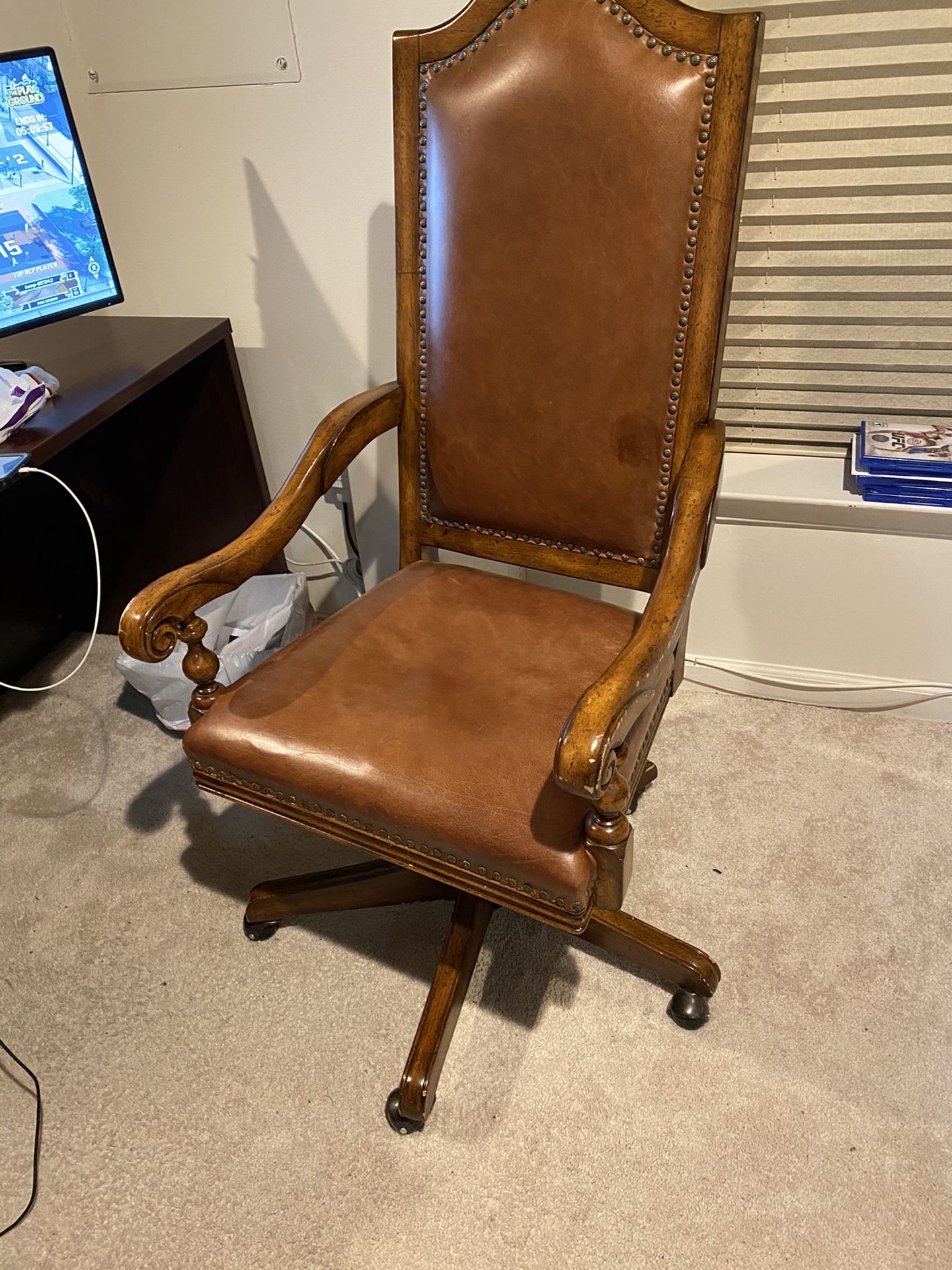 Nice Leather desk chair