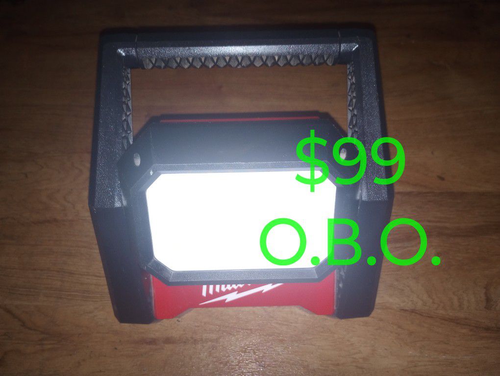 used MILWAUKEE M18 ROVER LED WORK LIGHT ~ BATTERY or corded ~ 4000 LUMENS 