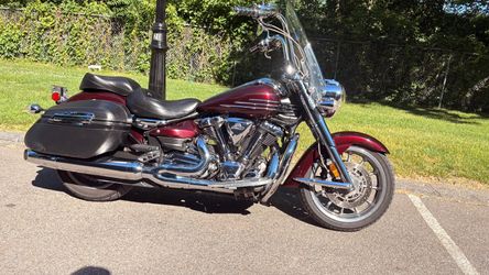 08 Yamaha Strat liner very good condition. Well maintained in garage. 08 Yamaha Strat liner very good condition. Well maintained in garage.