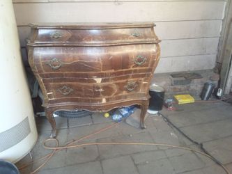Italian bomba chest