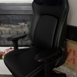 Razer Iskur V2 Gaming Chair – Brand New