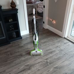 Bissell Wet/Dry Vacuum Floor CLEANER 8 MONTHS OLD