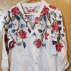 NWT Women's Floral White Top Size XL