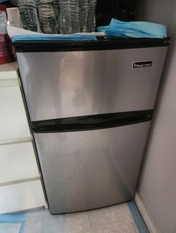 Magic Chef Mini Fridge With Freezer