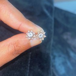 Dancing Diamonds