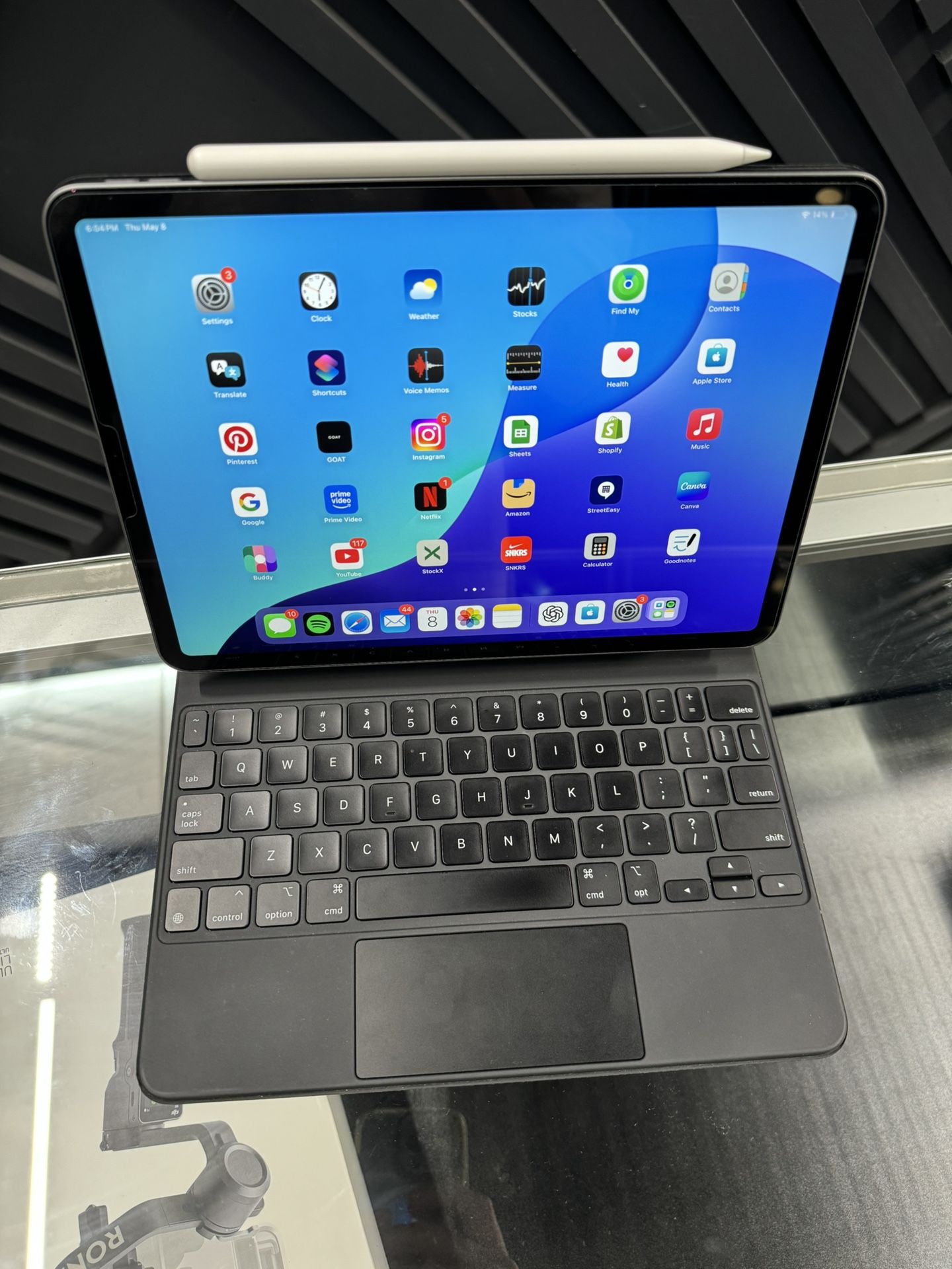 iPad Pro 11-inch (2022, 4th Gen, M2) 128GB WiFi + Magic Keyboard + Apple Pencil (2nd Gen, Needs Repair)