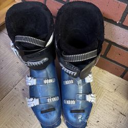 LOW PRICE MOVING- $400 RETAIL SKI BOOTS 