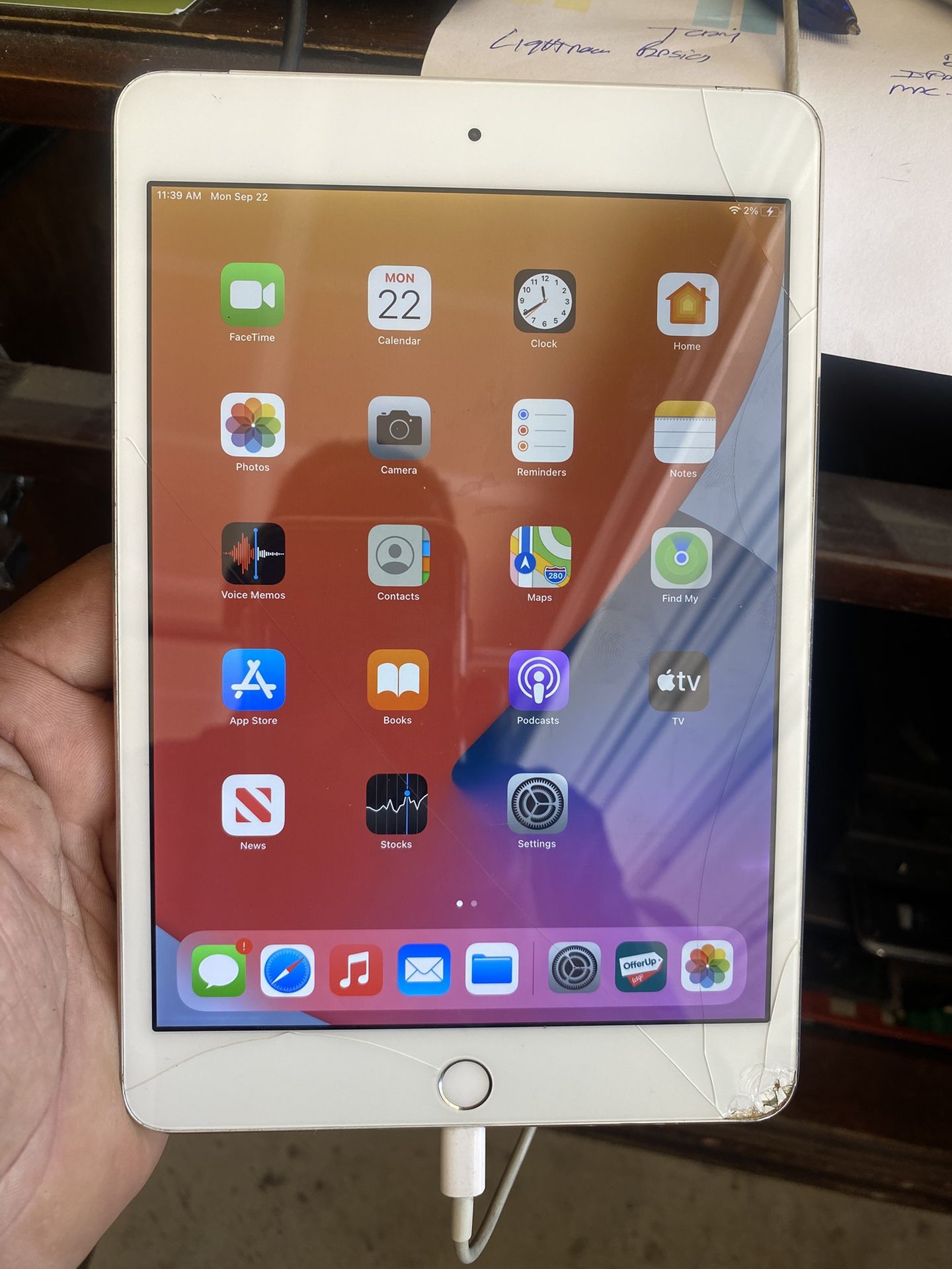 iPad Mini 4 Cellular Cracked Screen Unlocked