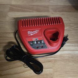 Milwaukee M12 Charger 