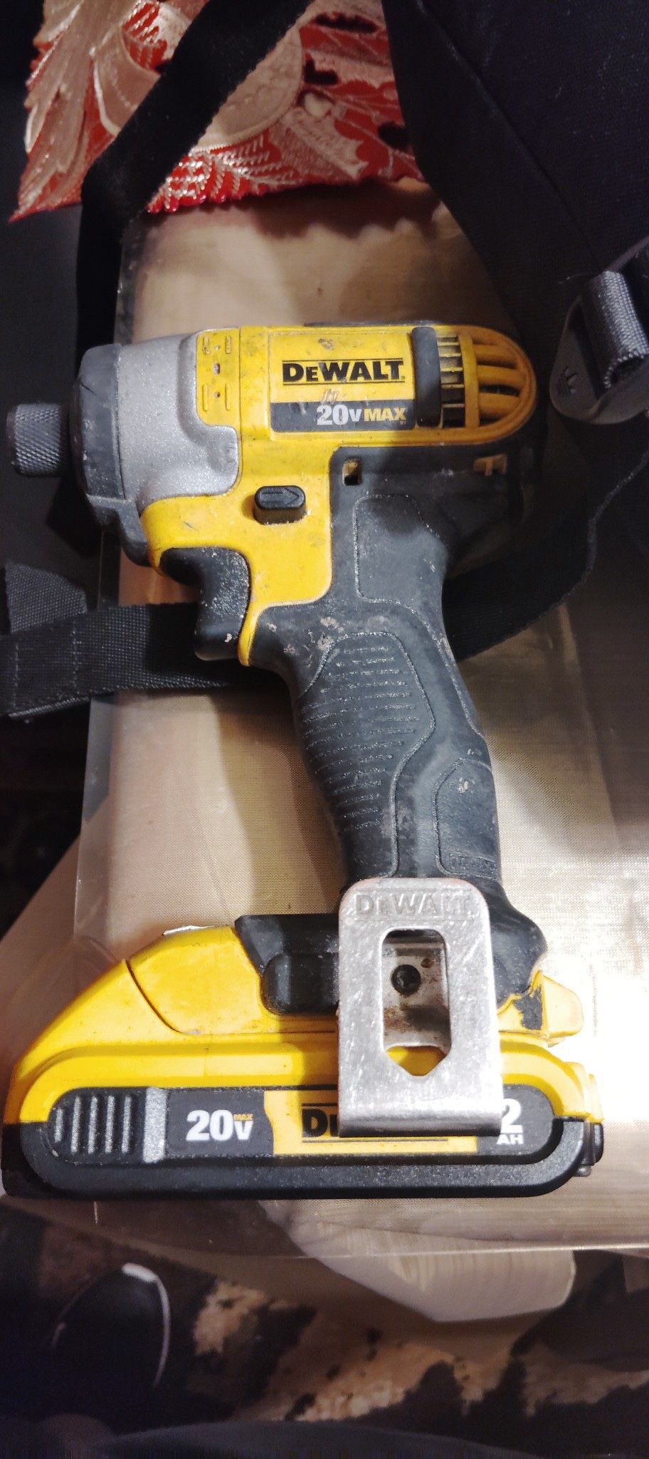 De Walt Tools And 6 Batteries