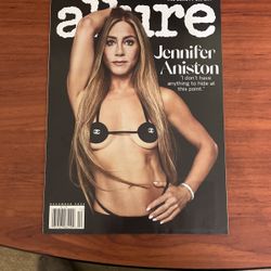 Allure The Beauty Expert Jennifer Aniston