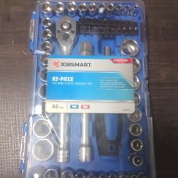 62 Piece 1/4 And 3/8 In Socket Set
