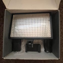 PROMASTER VARI-TEMP REMOTE CONTROL CAMERA AND CAMCORDER LED LIGHT