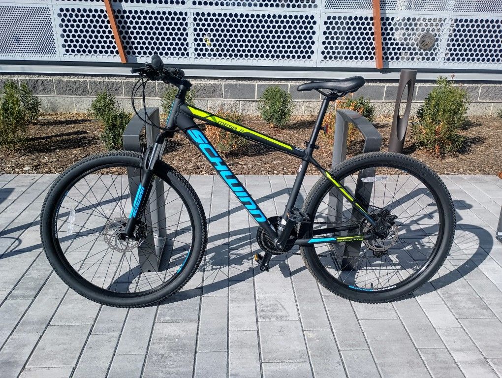 Schwinn Mesa 2 Trail / Mountain Bike