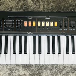 Behringer VC340 Analog Synth - Vocoder/Choir/Strings 